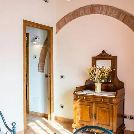 Villa Vinciluna 4, Emma Cortona