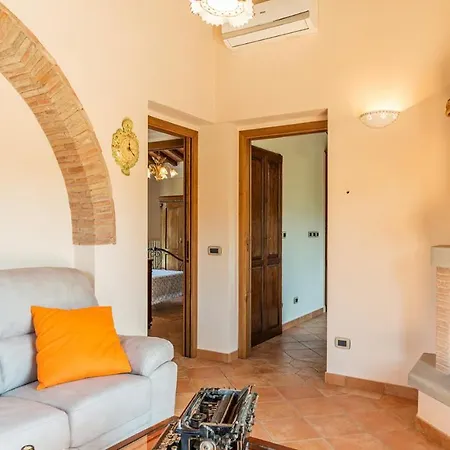 Vinciluna 4, Emma Villa Cortona