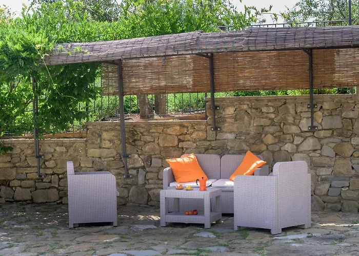 Villa Vinciluna 4, Emma Cortona